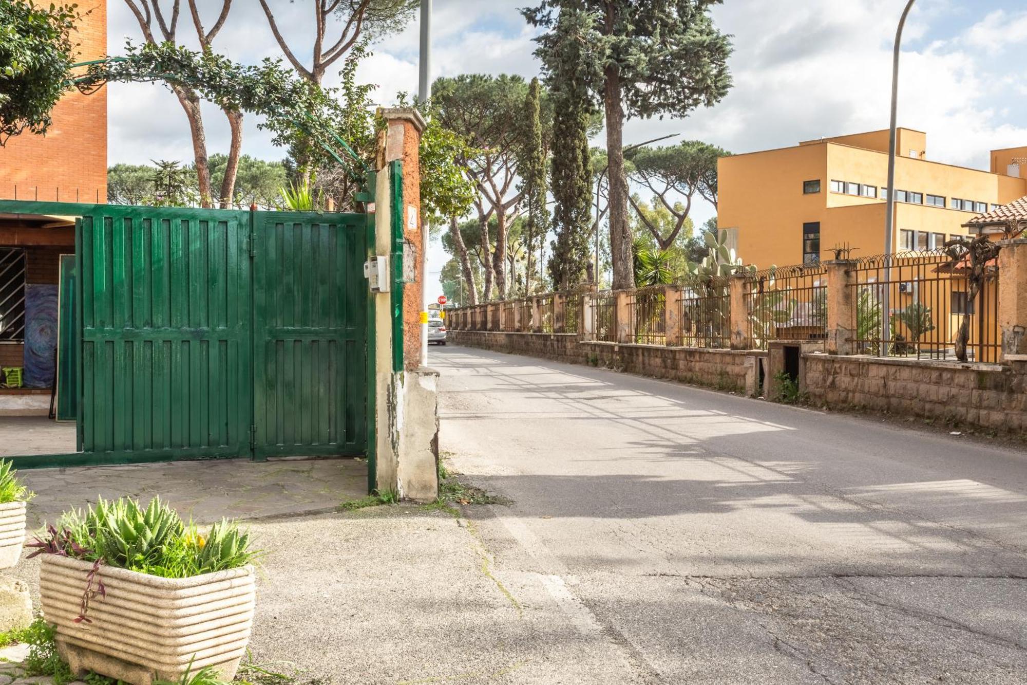 -the Rock- Garden And Express Train Center Apartment Rome